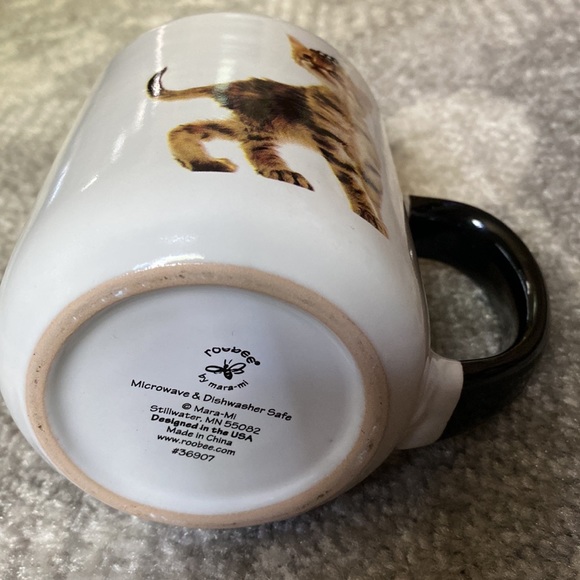 Roobee by Mara-mi Princess Kitten with Gold Tiara Mug - Picture 3 of 3